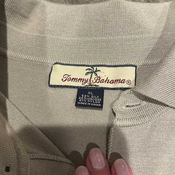 Tommy Bahama Men’s silk, viscose, nylon sweater. - Picture 2 of 4